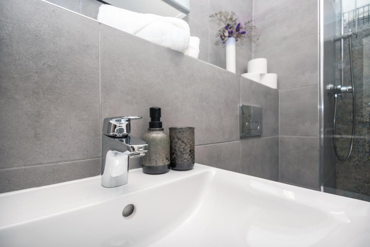 City Center Apartment - Modern & Elegant Bratysława Zewnętrze zdjęcie