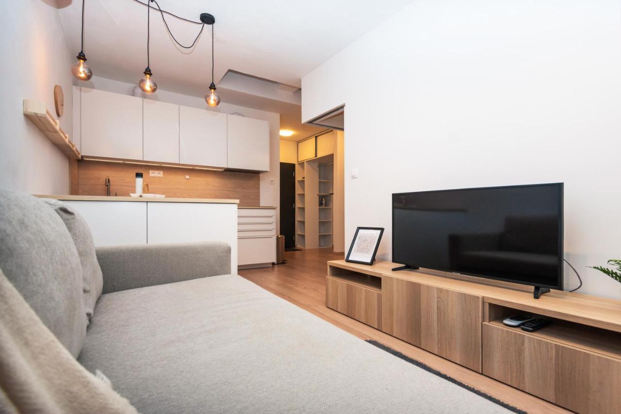 City Center Apartment - Modern & Elegant Bratysława Zewnętrze zdjęcie