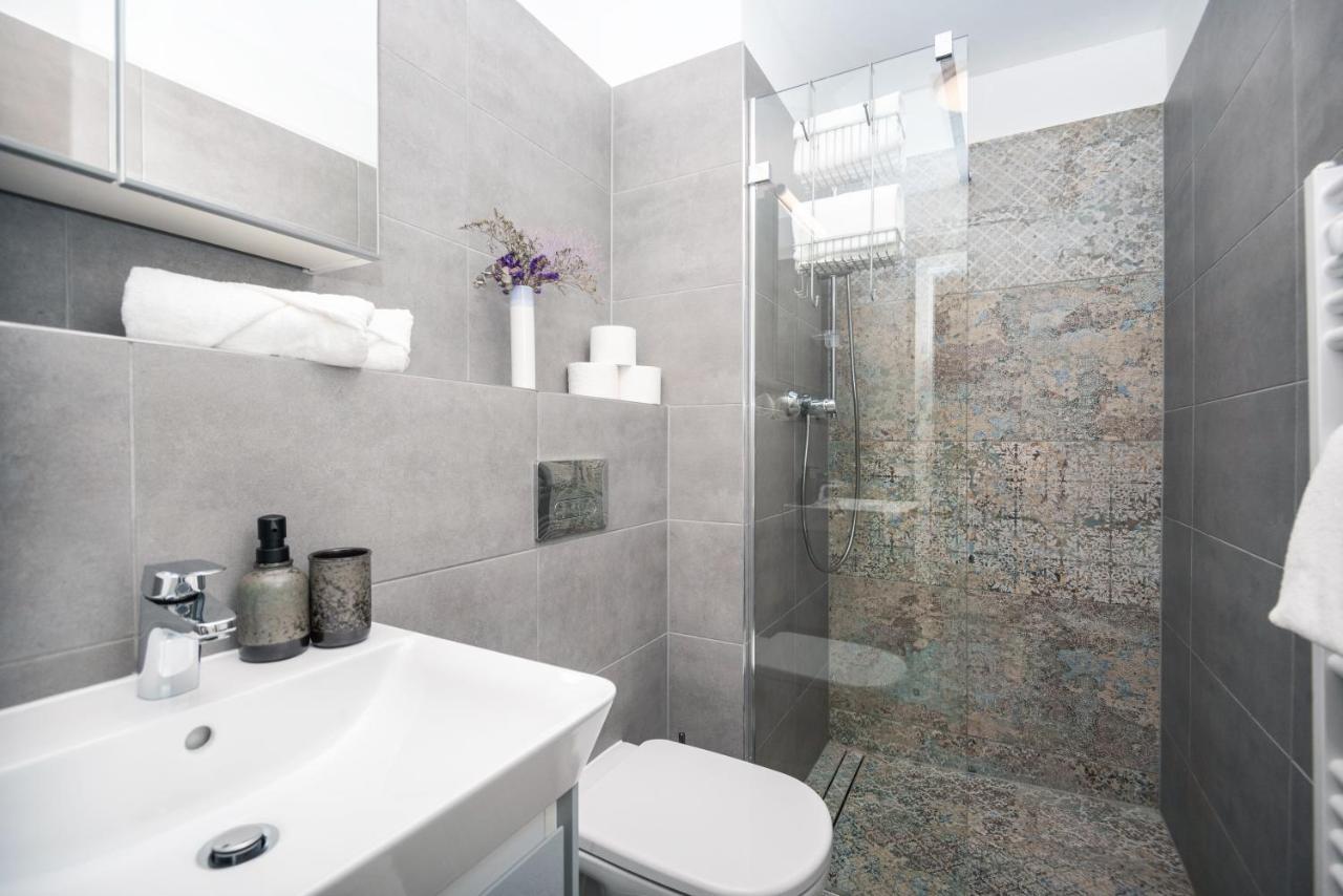 City Center Apartment - Modern & Elegant Bratysława Zewnętrze zdjęcie