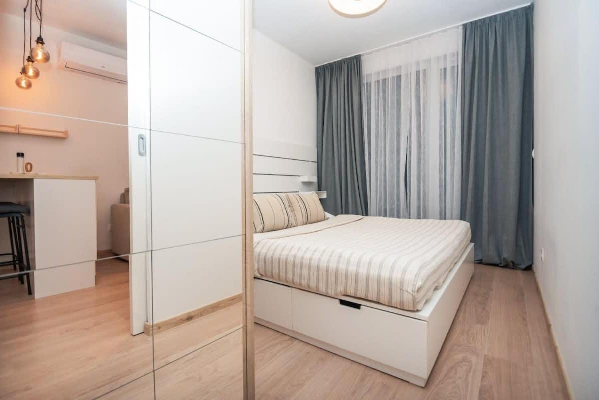 City Center Apartment - Modern & Elegant Bratysława Zewnętrze zdjęcie